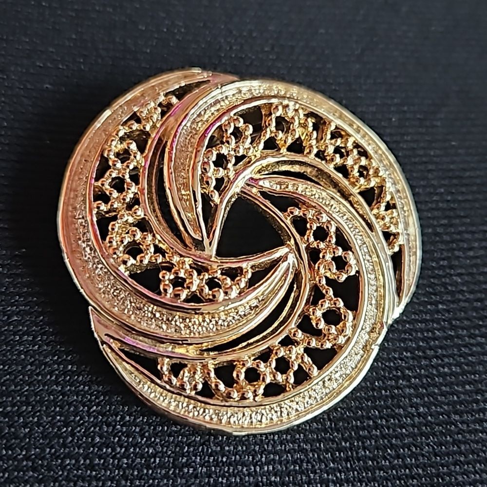 Vintage Whimsical Openwork Gold Knot Pin Brooch by Gerry's Creations